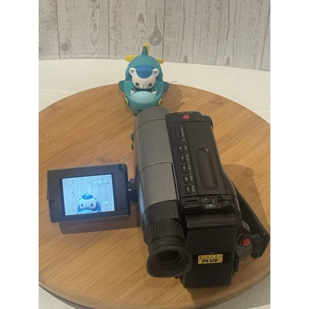 VTG Sony Handycam CCD-TRV21 Video8 Camcorder (Gray) Bundle Tested